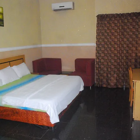 Ritz - Carinton Hotel 3*